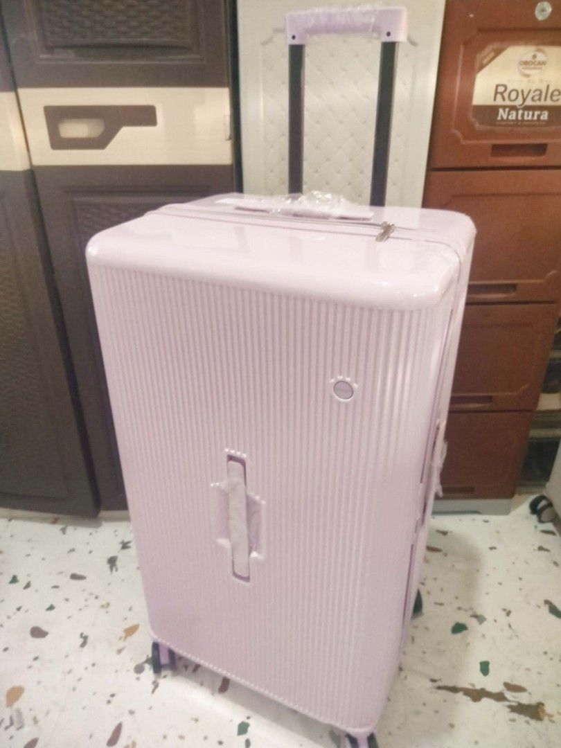 32" luggage trunk (Category: Luggage) located in Paranaque City. Submitted by ziabella12345 (Listing ID 1461583262, Image 1). Description: 32" luggage trunk cod around metro manila via lalamove .