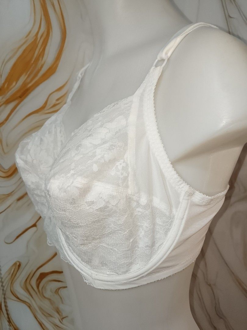 38d wonderbra White Lace Full Coverage Bra not padded (Category: Undergarments & Loungewear) located in Manila. Submitted by truecrystal-1407 (Listing ID 1461698038, Image 2). Description: - White bra with elegant lace overlay - Full coverage cups for excellent support - Adjustable straps and back closure for a custom fit - Comfortable for all-day wear - Delicate trim along edges for a feminine touch - Versatile design that matches many outfits.