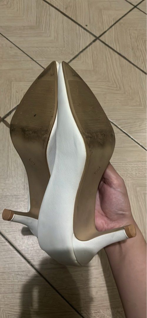 3 InchesWhite Pointed Toe Heels (Category: Heels) located in Manila. Submitted by myth.rifts (Listing ID 1461783300, Image 3). Description: - Size 39-40 - With minimal scratch hence selling low.