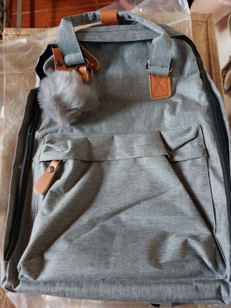 3in1 Backpack Grey (Category: Backpacks) located in Antipolo. Submitted by ms.marieyahs (Listing ID 1461600801, Image 3). Description: used twice rfs: di na magagamit 3in1 pero ung pinaka sling bag ang ginamit kaya may sign of usage, need i-sew but minimal. yung bag overall good since di halos na nagamit, as shown sa photo.. - can send more photos if needed. - lalamove shouldered by buyer.. - you may check my profile just in case may iba pang mag