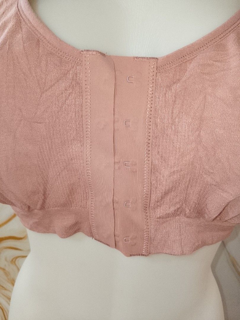 3xl KNIX Front Closure Comfort Bra Wireless PADDED (Category: Undergarments & Loungewear) located in Manila. Submitted by truecrystal-1407 (Listing ID 1461795822, Image 2). Description: - Comfortable pink bra - Front closure for easy wear - Wireless design for all-day comfort - Soft, gentle fabric - Adjustable straps at the back - Ideal for lounging and light activities.