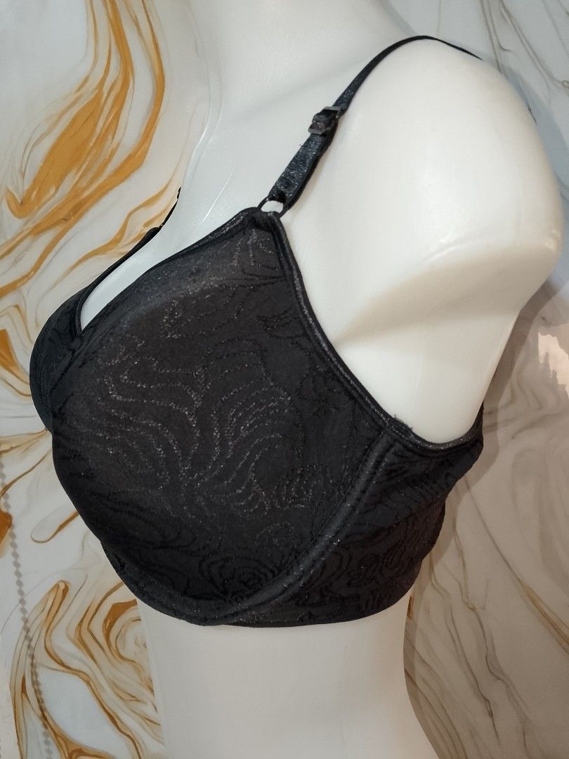 40d BALI Black Textured Underwire Bra front closure soft thin pads (Category: Undergarments & Loungewear) located in Manila. Submitted by truecrystal-1407 (Listing ID 1461731261, Image 2). Description: - Black bra with a stylish textured pattern - Underwire for comfortable support - Adjustable straps for a perfect fit - Easy front clasp closure - Great for everyday wear.