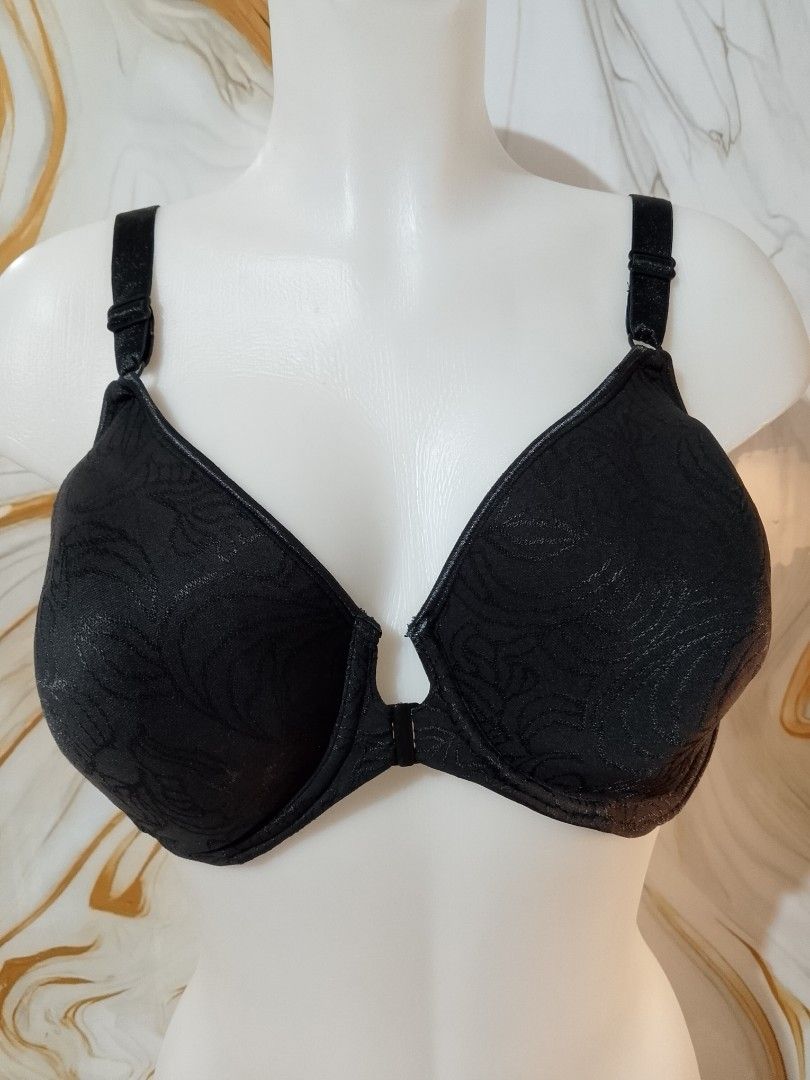 40d BALI Black Textured Underwire Bra front closure soft thin pads (Category: Undergarments & Loungewear) located in Manila. Submitted by truecrystal-1407 (Listing ID 1461731261, Image 1). Description: - Black bra with a stylish textured pattern - Underwire for comfortable support - Adjustable straps for a perfect fit - Easy front clasp closure - Great for everyday wear.
