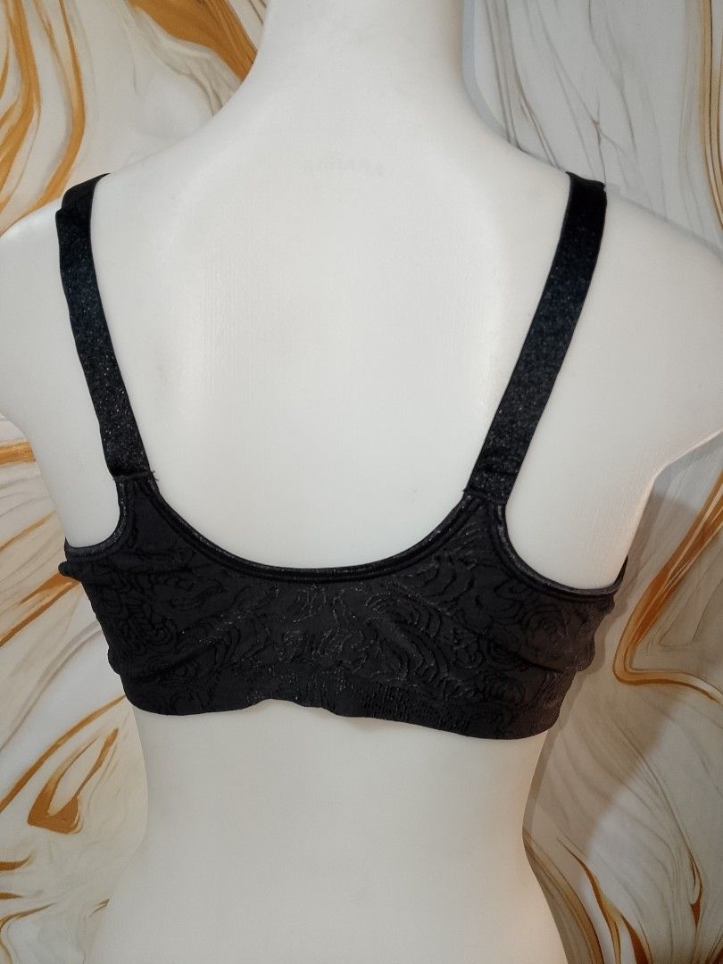 40d BALI Black Textured Underwire Bra front closure soft thin pads (Category: Undergarments & Loungewear) located in Manila. Submitted by truecrystal-1407 (Listing ID 1461731261, Image 3). Description: - Black bra with a stylish textured pattern - Underwire for comfortable support - Adjustable straps for a perfect fit - Easy front clasp closure - Great for everyday wear.