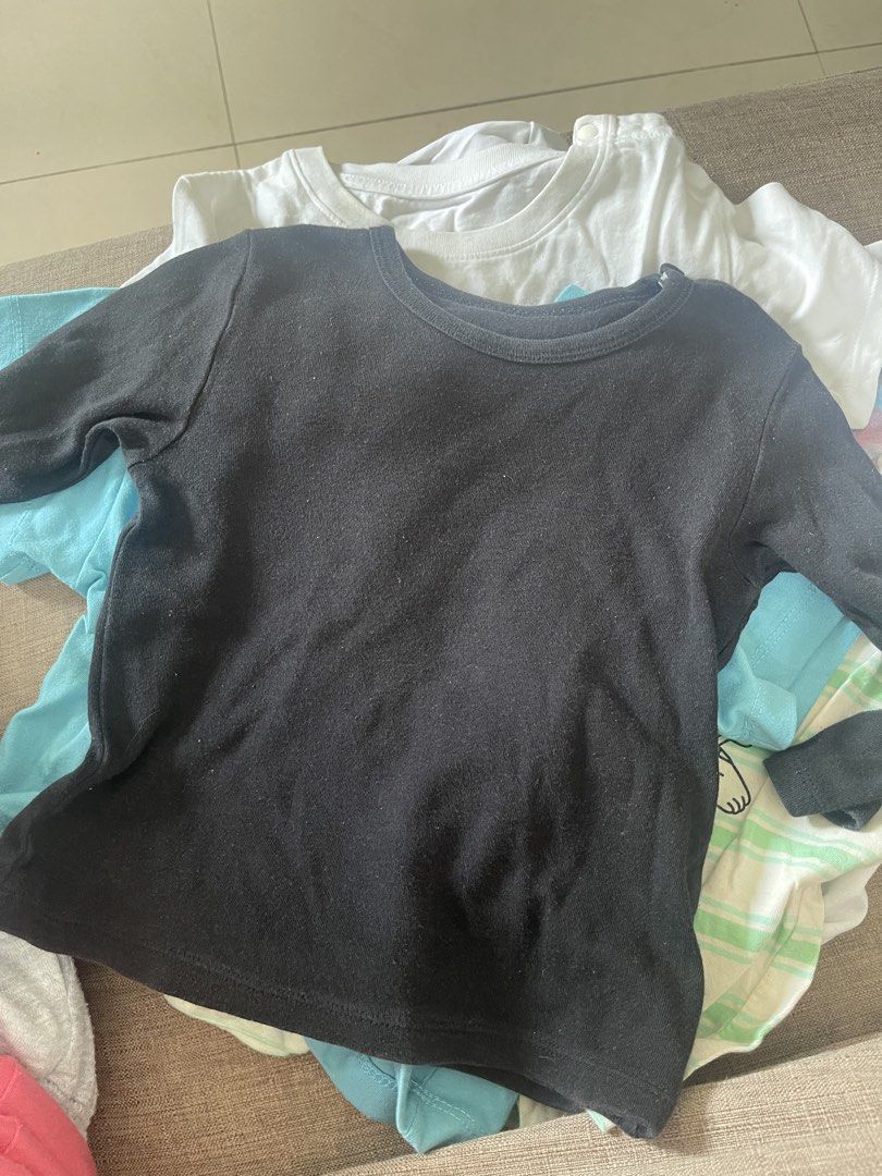 5 pcs kids shirts 2-3yrs old (Category: Babies & Kids Fashion) located in Quezon City. Submitted by booktt (Listing ID 1461591090, Image 2). Description: includes 2 uniqlo, 1 h&m well used , pls manage expectations.