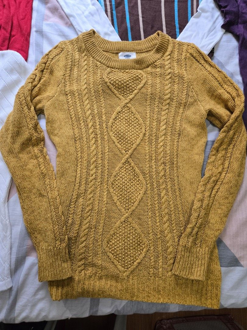 6pc knitted tops for winter trips or travel (Category: Longsleeves) located in Manila. Submitted by chocomoose (Listing ID 1461604157, Image 3). Description: pwede pang winter trip OOTD price is for 6pc na brands include plains and prints, mango, kamiseta. old navy.