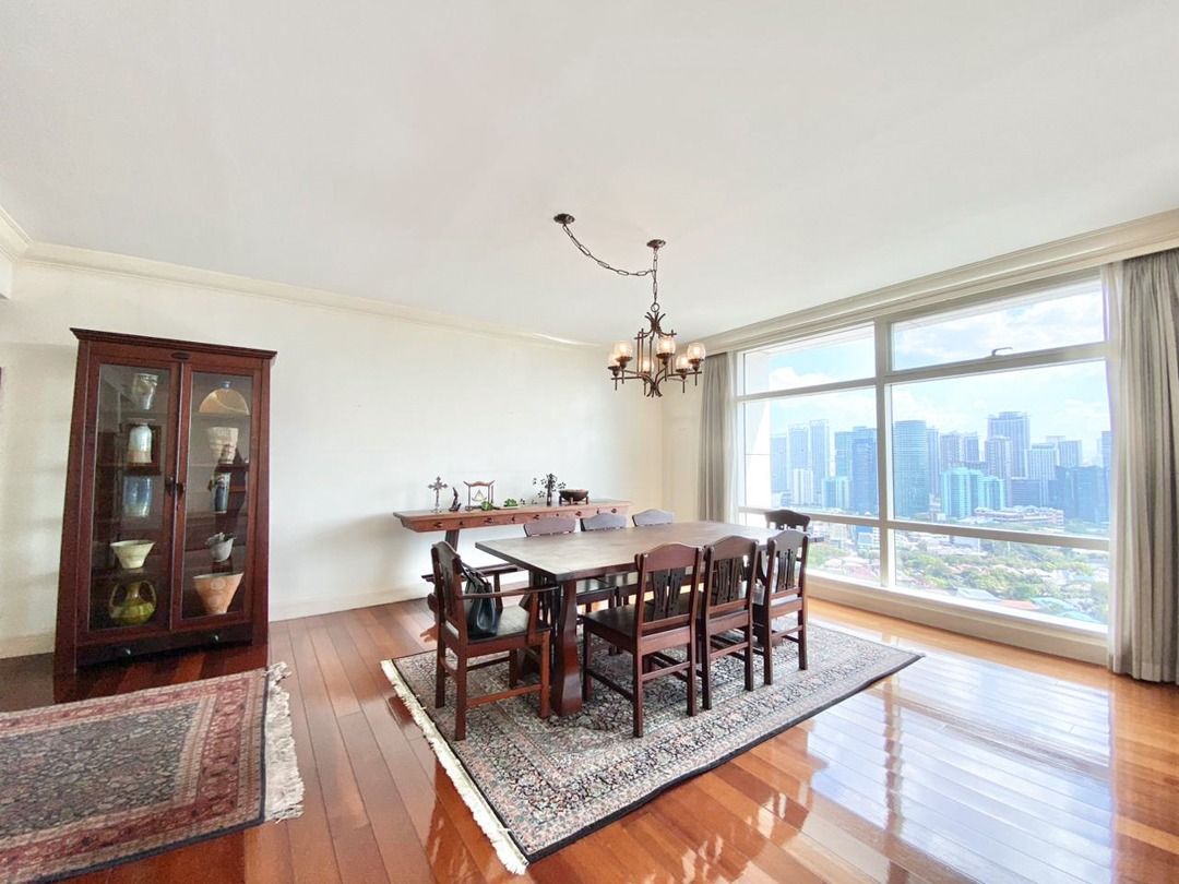🔆 3BR Unit For Rent - One Roxas Triangle (Category: Apartments & Condos) located in Makati City. Submitted by vsg.realestate (Listing ID 1461796307, Image 3). Description: 🔆 3BR Unit For Rent - One Roxas Triangle 📌Property Details 3BR 3TB 285 sqm 3 Parking Slots 📌Features Facing Belair Village With Maid’s Room No Direct Afternoon Sun Spacious Main Kitchen and Utility Kitchen Nearby Places: Two Roxas Triangle, Paseo Parkview Suites, Park Centr