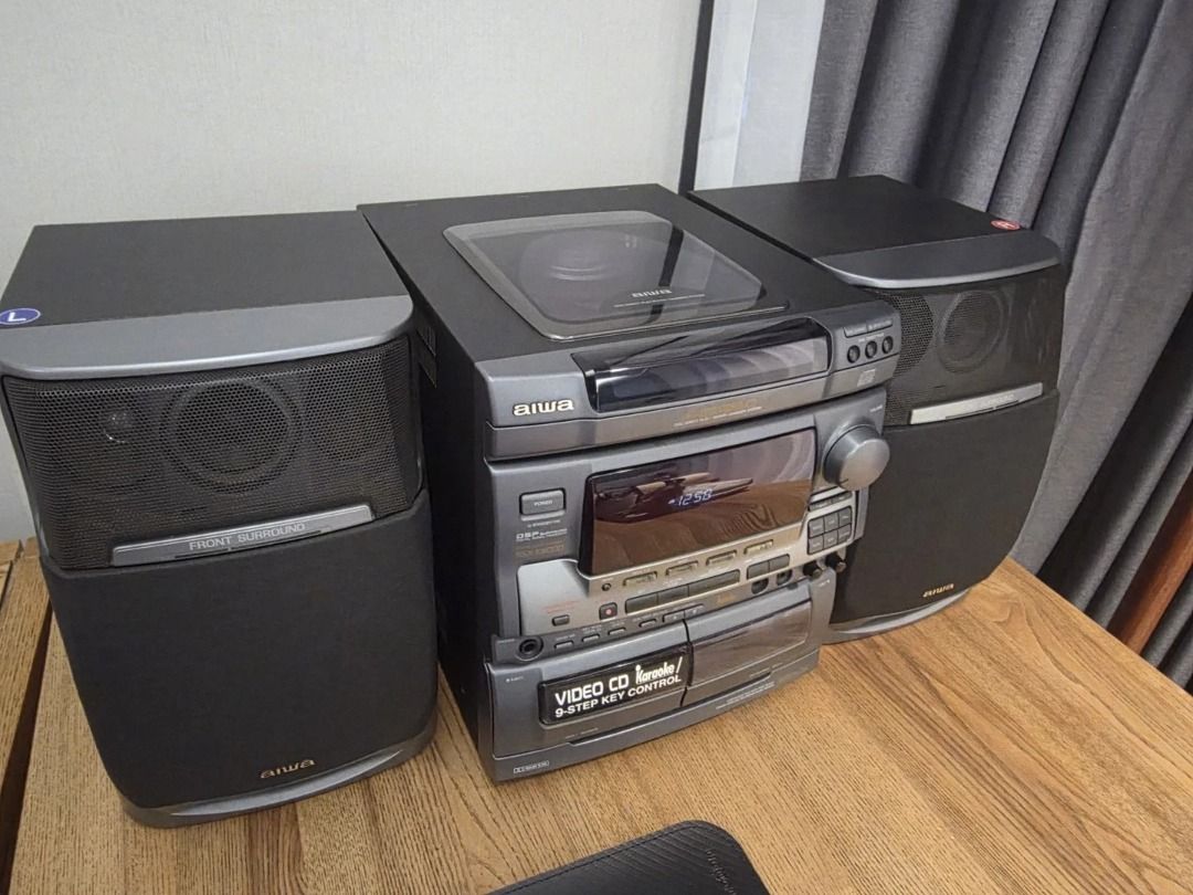 實體店 全港免費上門 高價要：音響設備 HiFi 音響、喇叭、唱片機、歐美喇叭111 前級 后級 膽機 CD機 解碼機 寶華B&w 功放 金桑子功放 麥景圖 擴音機： Bowers & Wilkins, Bang & Olufsen, Dynaudio 丹拿、Focal勁浪、KEF、Tnnoy 天朗、思奔達spendor、Elac 意力、Dali 達尼、金嗓子、K佬、麥景圖、3/5喇叭 等等音響設備 （分類：音樂播放裝置 MP3及CD Player）位於 Hong Kong。 由 saigak21411145 提交（商品編號 1461585896，圖片 1）。簡介： 係AIWA嘅音響組合，有CD、卡帶同收音機功能。左右兩邊有喇叭，音質唔錯。擺喺屋企或者舖頭都好啱。。