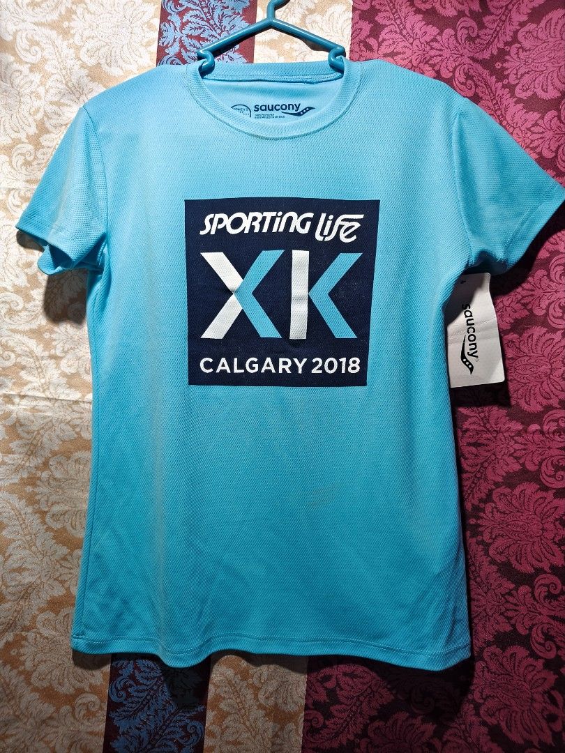 ✨ ACTIVEWEAR 3-Piece Bundle Set (Saucony BNWT, HEAD, & More!) ✨ (Category: Shirts) located in Bulacan. Submitted by prettyfindsby_j (Listing ID 1461784583, Image 1). Description: ✨ AUTHENTIC SPORT BRANDS FROM CANADA 🇨🇦 ✨ 🔥 STEAL PRICE: ₱300 ONLY FOR 3 PREMIUM SHIRTS! 🔥 Super high-quality 3-piece sports/activewear shirt bundle! Very fresh and comfortable performance fabrics, perfect for gym, running, or casual sporty outfits. What’s included i