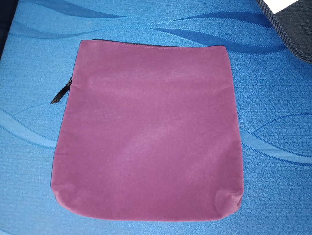 [ AUTHENTIC] chic Gucci Violet Suede Pouch (Category: Purses & Pouches) located in Taguig. Submitted by iamyou_beepbop (Listing ID 1461660955, Image 3). Description: - NEGOTIABLE BUT 🚫 LOWBALLING- ** Colors may vary due to lighting ** •This listing is from my mama (≧∇≦)/ •You can always ask for additional pics and even videos! Reason for selling: Decluttering and needing funds to support my children MOD 🚗: LALAMOVE (only!) .