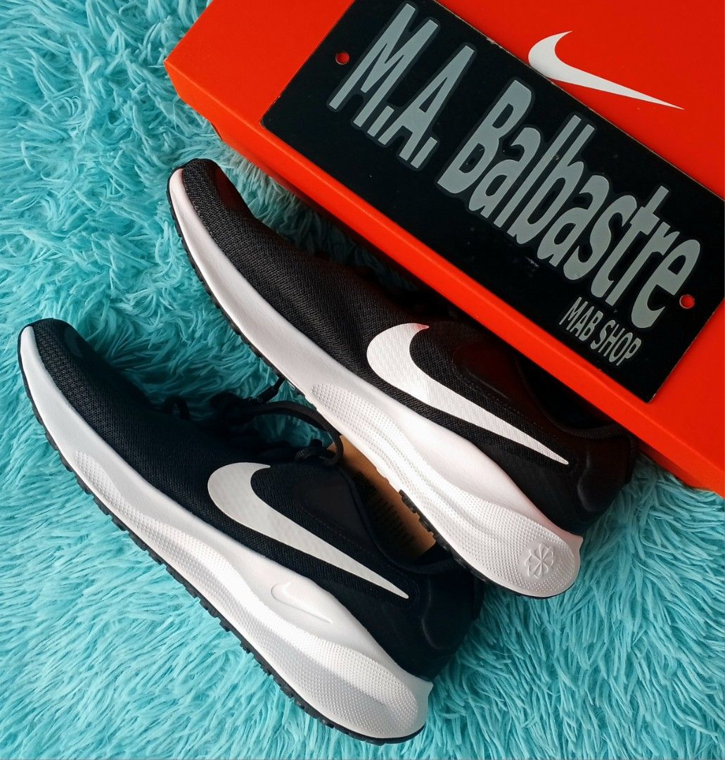 🔥 Nike Men's Revolution 7 🔥 (Category: Sneakers) located in Muntinlupa City. Submitted by themabshop (Listing ID 1461689235, Image 3). Description: For Sale ✅✅✅Php1395 only✅✅✅ ❌❌❌SRP Php2895❌❌❌ 🔥Nike Revolution 7 "Black/White"🔥 Sizes Available: 9/10/10.5US Brandnew and Legit 2x your money back if proven fake Muntinlupa City Location Meetup at Bayan Muntinlupa Muntinlupa City Hall Can do shipping at buyer's expense.