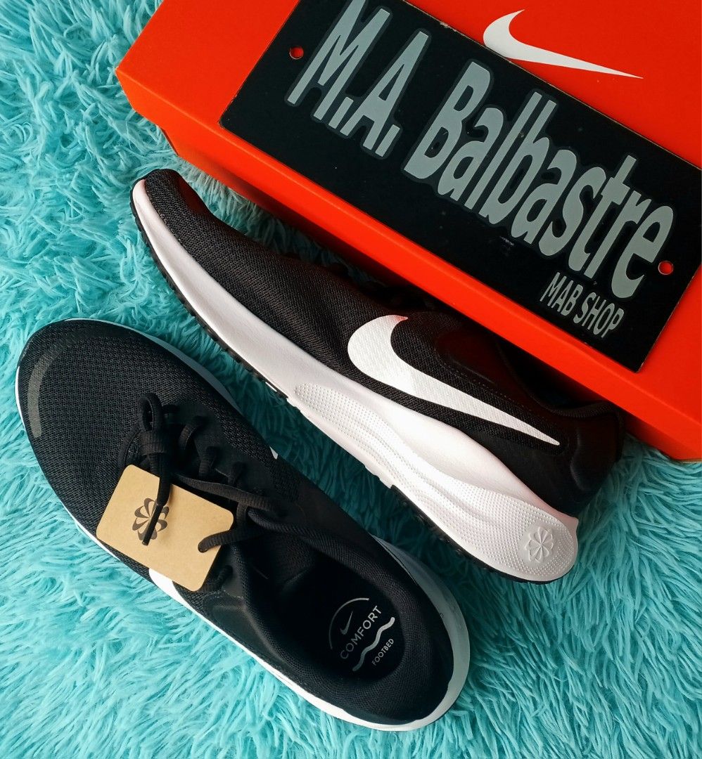 🔥 Nike Men's Revolution 7 🔥 (Category: Sneakers) located in Muntinlupa City. Submitted by themabshop (Listing ID 1461689235, Image 2). Description: For Sale ✅✅✅Php1395 only✅✅✅ ❌❌❌SRP Php2895❌❌❌ 🔥Nike Revolution 7 "Black/White"🔥 Sizes Available: 9/10/10.5US Brandnew and Legit 2x your money back if proven fake Muntinlupa City Location Meetup at Bayan Muntinlupa Muntinlupa City Hall Can do shipping at buyer's expense.