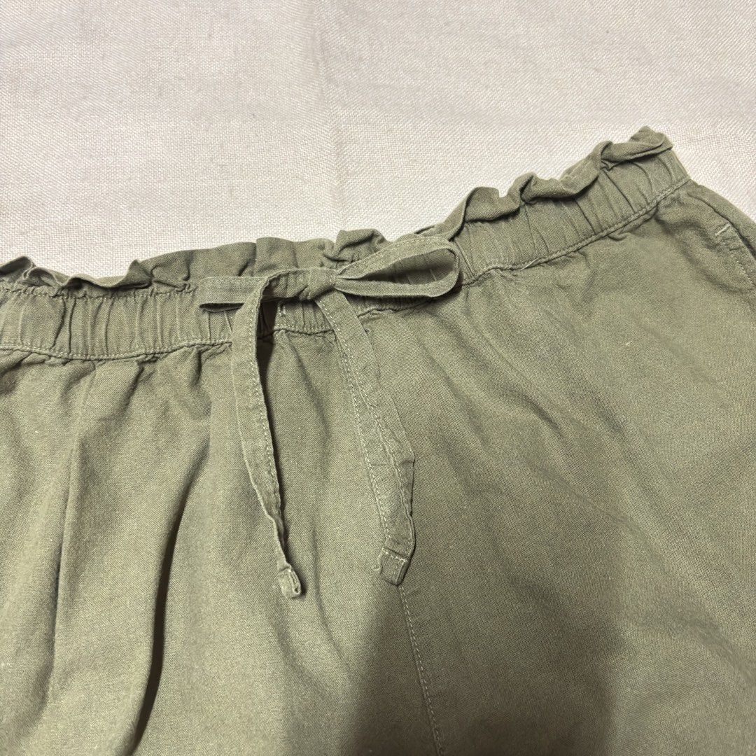 🏷️ UNIQLO LINEN SHORT (Category: Shorts) located in Baguio. Submitted by urban_accent (Listing ID 1461725056, Image 3). Description: — SMALL — 26-27” — UNIQLO — LINEN SHORT — GOOD CONDITION .