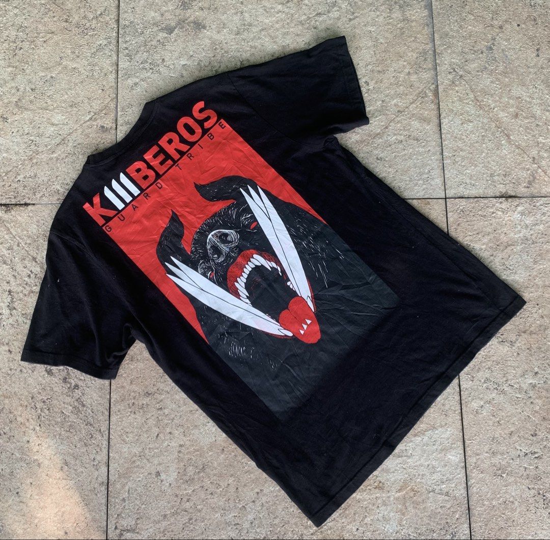 AAA Guard Tribe Black Graphic T-Shirt (Category: Tshirts & Polo Shirts ) located in Bacolod City. Submitted by lazythrifts (Listing ID 1461794489, Image 2). Description: - Black t-shirt - Features a striking screaming monkey/ape graphic on the back with red and white accents - Small red logo detail on the front chest - Ideal for everyday casual wear.