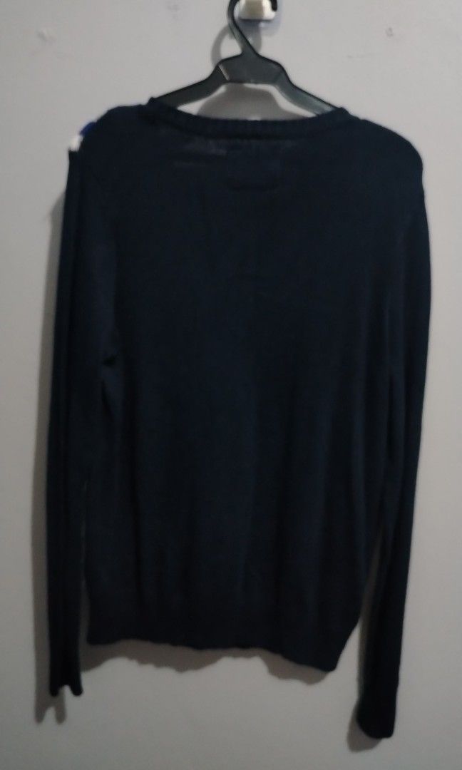 ABERCROMBIE & FITCH (Category: Coats, Jackets and Outerwear) located in Manila. Submitted by nihzhx (Listing ID 1461688490, Image 2). Description: ISSUES IN PICTURE.