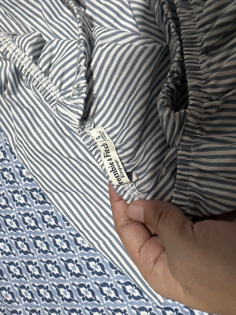 Abercrombie & Fitch Sleeveless Top (Category: Sleeveless) located in Tarlac. Submitted by shopaholic924 (Listing ID 1461635998, Image 3). Description: .