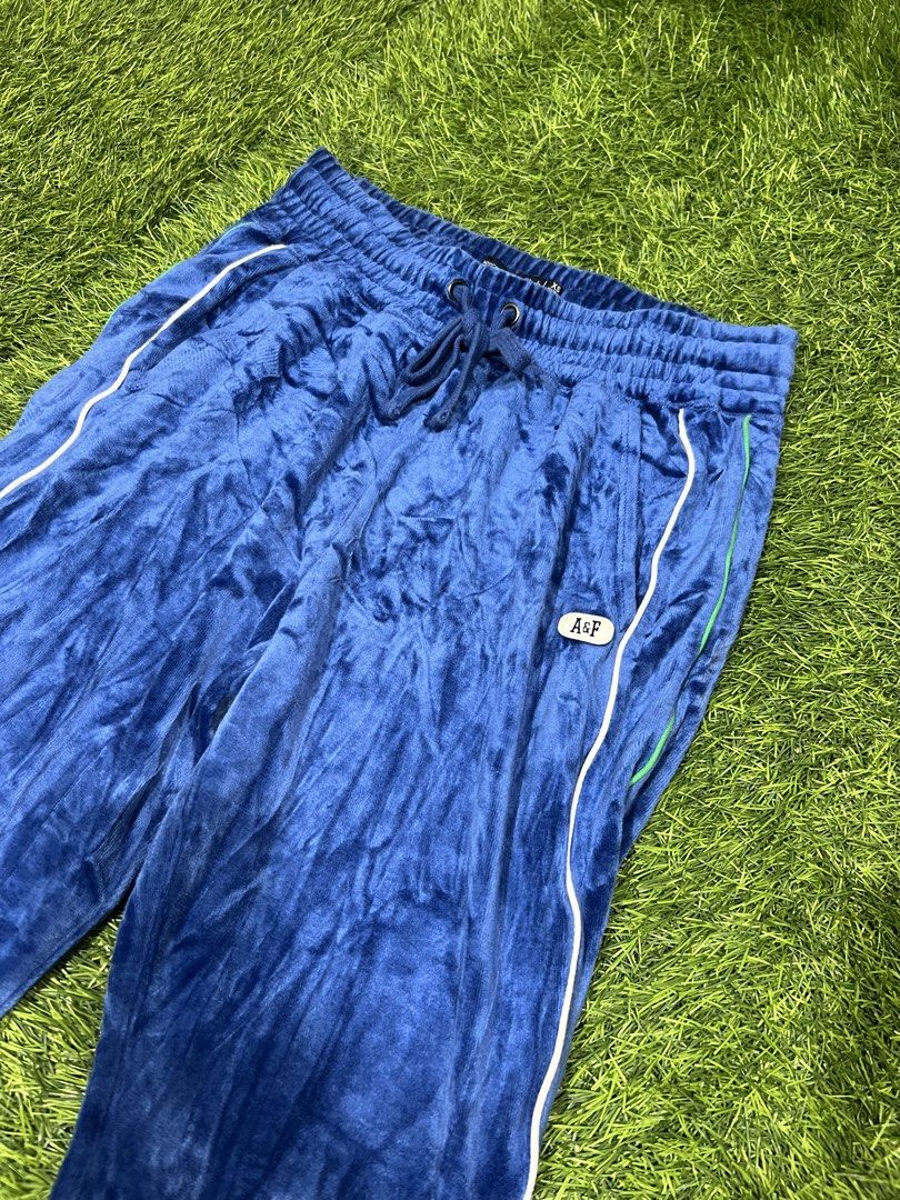 Abercrombie & Fitch Velour Pants (Category: Jeans) located in Cebu City. Submitted by sexyclosetph2.0 (Listing ID 1461719361, Image 3). Description: Orig💯 Like new condition Color rate 10/10 Very nice in actual Fits xs-med Rare and hard to find.