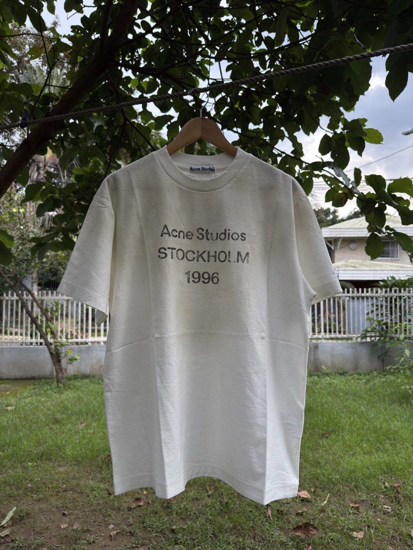 Acne Studios Sprayed 1996 Logo Tee White (Category: Tshirts & Polo Shirts ) located in Quezon City. Submitted by 1118finds (Listing ID 1461665503, Image 1). Description: Acne Studios Sprayed 1996 Logo Tee White Size XS On Tag (US Sizing) Width: 22” inches Length: 27” - 27.5” inches Sleeves: 9” inches 🇯🇵 Japan Sourced Thrift 💯 With Ziplock & Hangtag Included. 📍 Location: Holy Spirit, Quezon City 📦 Shipping: Lalamove / J&T 💵 Payment: GCash / 