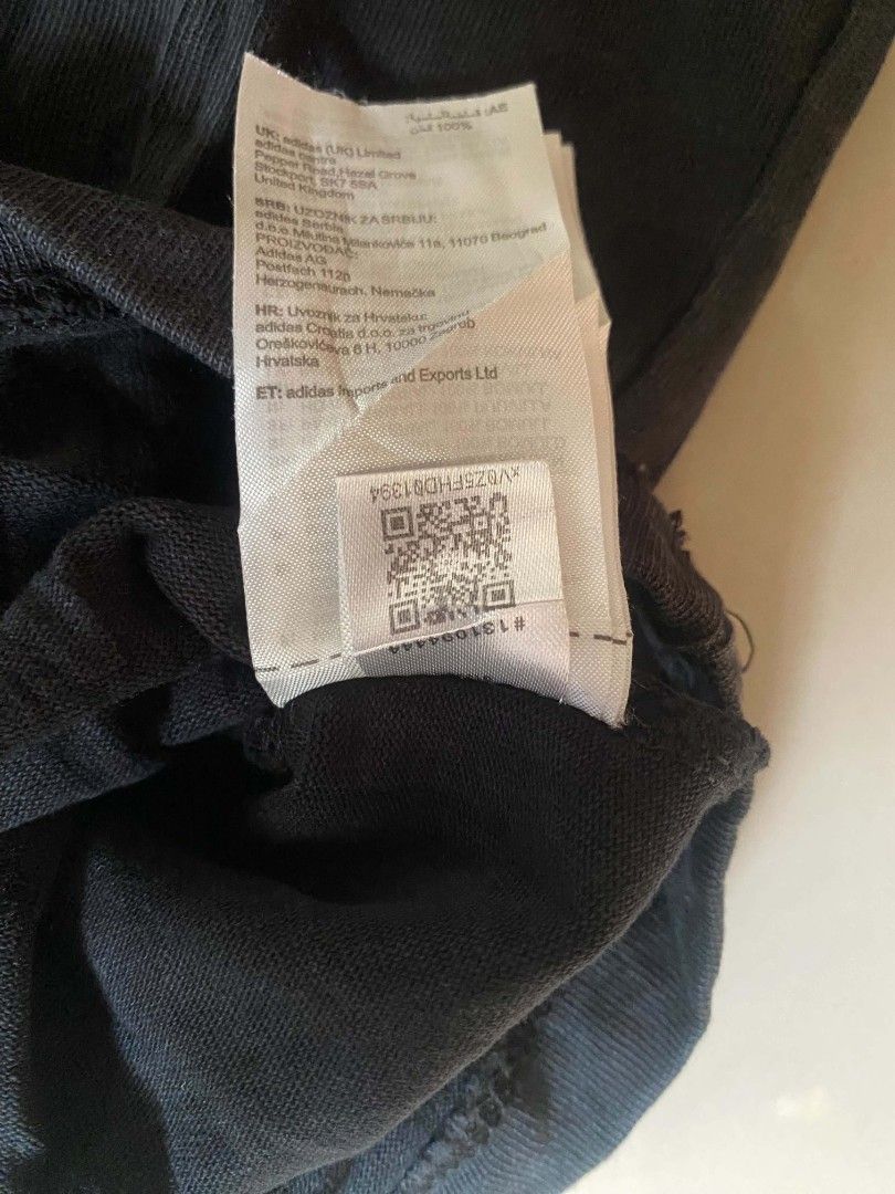 ADIDAS (Category: Tshirts & Polo Shirts ) located in Amlan (Ayuquitan). Submitted by redeilknt (Listing ID 1461730212, Image 3). Description: Adidas heavy cotton authentic 9/10 colorate complete tags 21.5/27-28 dimension boxy type.