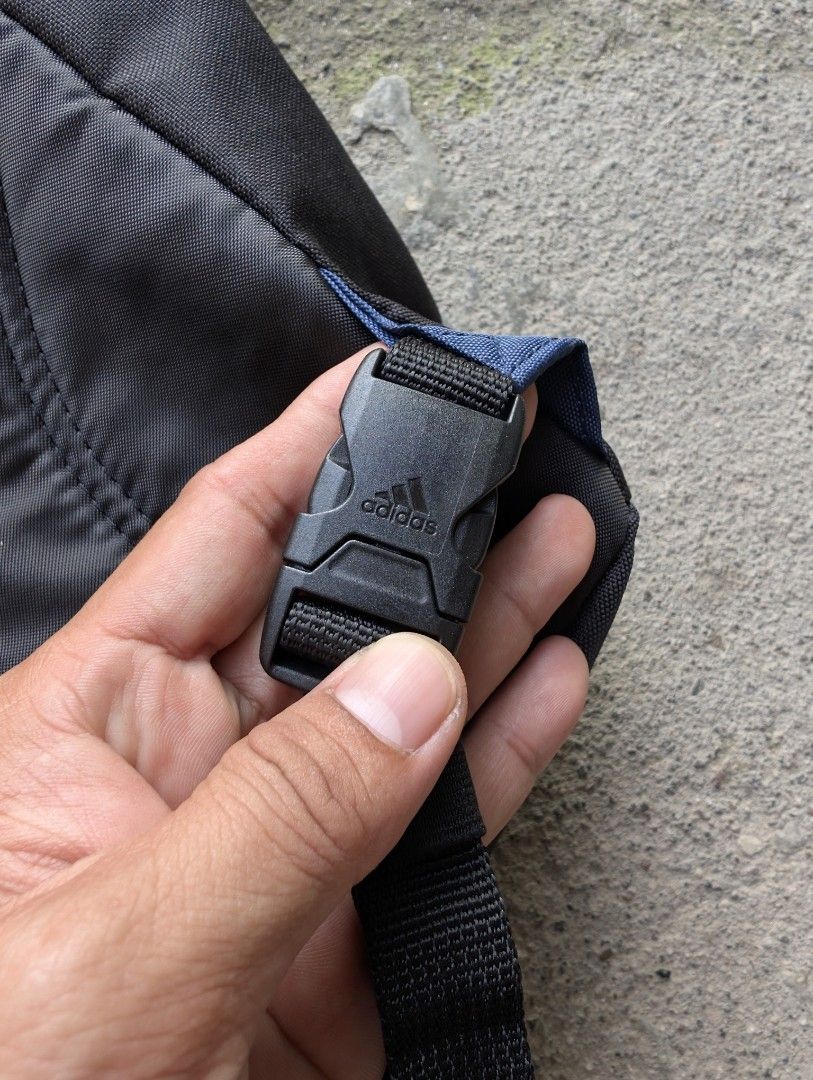 Adidas (Category: Cross-body Bags) located in Tacurong. Submitted by natzcorpz848973 (Listing ID 1461794830, Image 3). Description: Adidas body bag Excellent Condition.