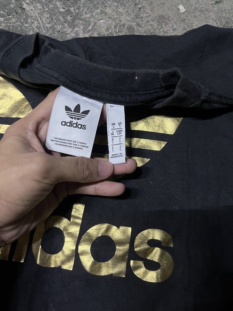Adidas Gold Print Tee (Category: Tshirts & Polo Shirts ) located in Pasay City. Submitted by metro_thrift (Listing ID 1461566957, Image 3). Description: no issue like new 21x27.