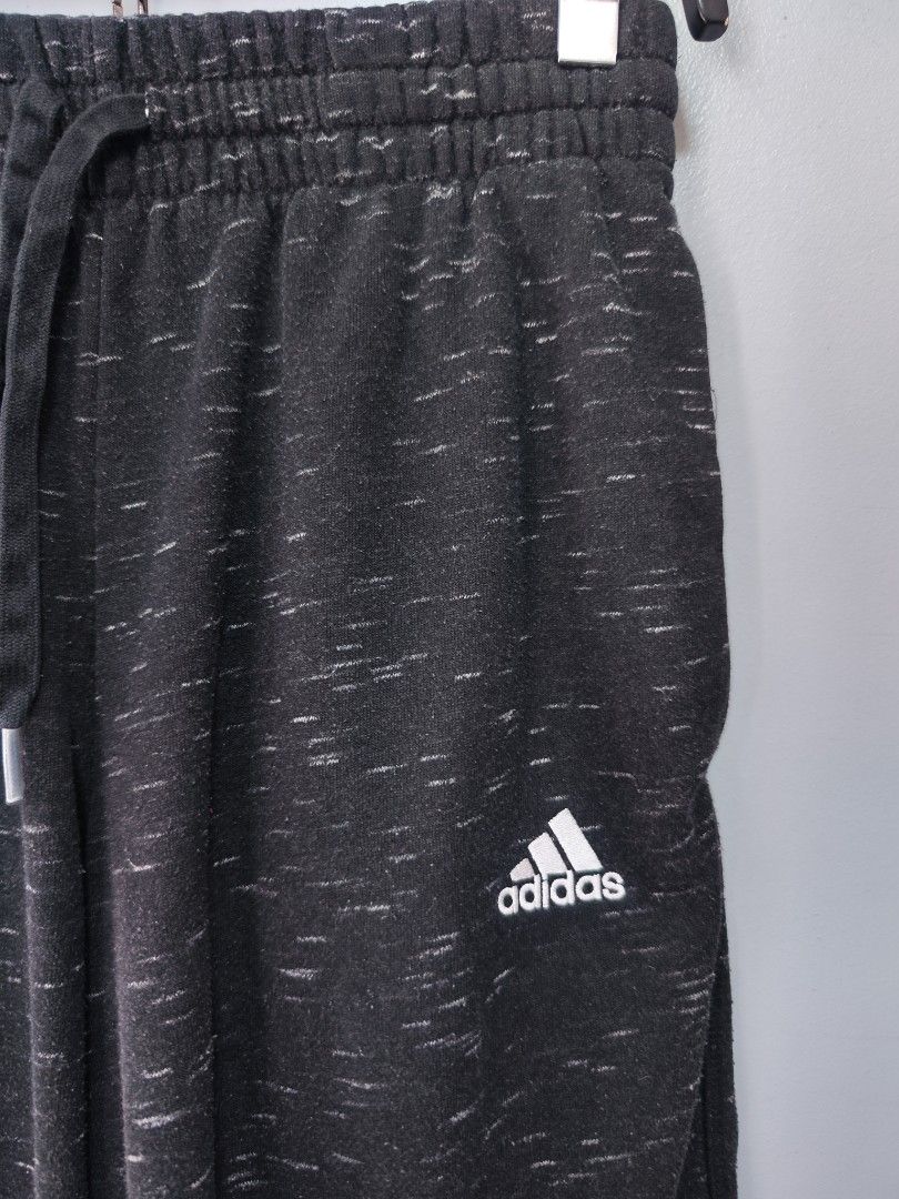 Adidas Knit Shorts (Category: Shorts) located in Bulacan. Submitted by emilj23 (Listing ID 1461688386, Image 2). Description: Adidas Knit Shorts Size S on tag L 20 W 28-32 Leg Hole 11 Condition 9.5/10 Color rate 9.5/10 No Issue.