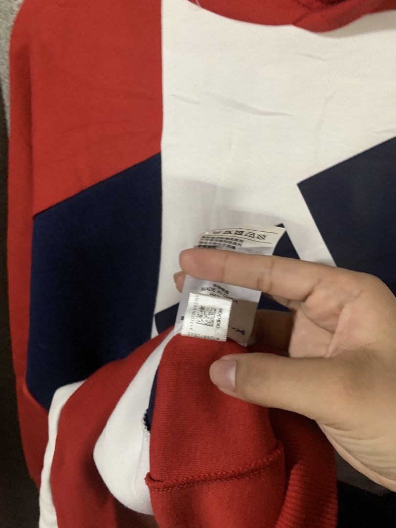 Adidas Mountain Logo (Category: Hoodies) located in Paranaque City. Submitted by thrift_in_the_hoods (Listing ID 1461781516, Image 2). Description: Dimes: 21.5x24 Size: Medium Issue: None .
