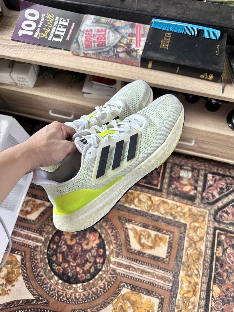 Adidas pureboost (Category: Casual Shoes) located in Manila. Submitted by nilodanzcuadra (Listing ID 1461712376, Image 3). Description: Size 9 mens, excellent condition No issues Loc: north caloocan.