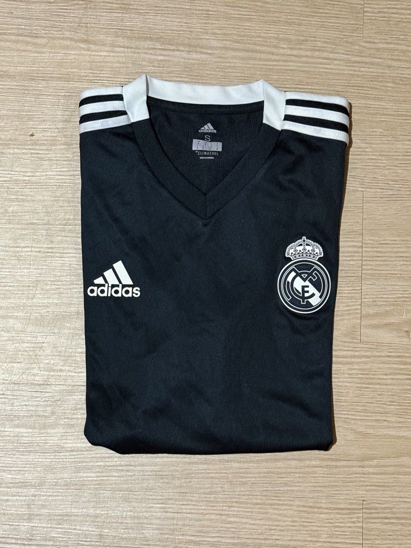 Adidas Real Madrid Training Jersey Size S (Category: Activewear) located in Manila. Submitted by stuffcartph (Listing ID 1461705070, Image 1). Description: - Authentic Black Adidas Real Madrid Training Jersey - Size: Small (S) - Features official club crest and Adidas logo - Made with Climalite technology for enhanced breathability - Ideal for training sessions or everyday casual wear NO ISSUE RFS : DECLUTTERING.