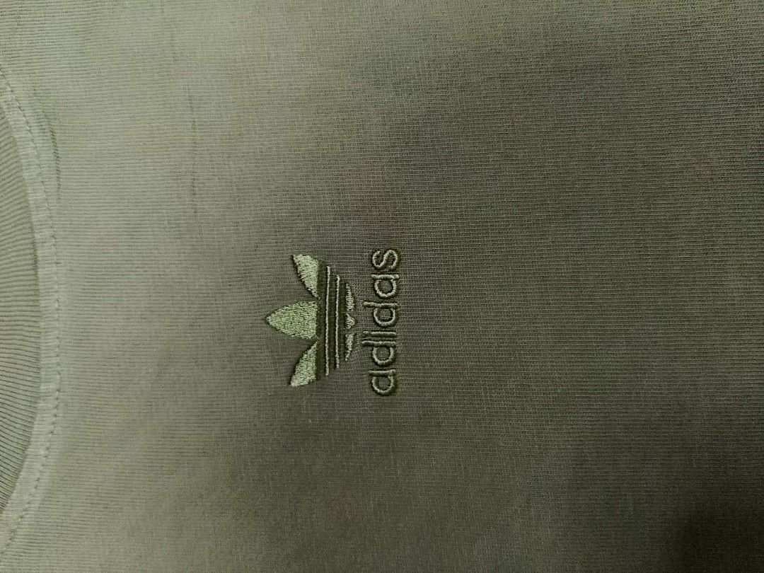 ADIDAS TREFOIL OVERSIZED TEE (Category: Tshirts & Polo Shirts ) located in Mexico. Submitted by thethrift010203 (Listing ID 1461656757, Image 3). Description: AUTHENTIC/LEGIT ADIDAS TREFOIL OVERSIZED TEE Color : OLIVE GREEN Fabic : 100% COTTON Size on tag: XL KASYA SA XL TO XXL FIT 3XL SOBRANG GANDA COMPORTABLE ISUOT, STRETCHABLE Width : 27 Length : 32 Condition : EXCELLENT CONDITION Issue : NO ISSUE MOP :GCASH Ship via J&T Price :₱650+ SP Shippi