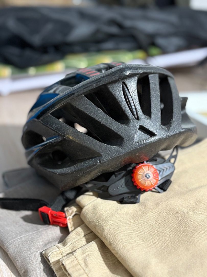 Adult Bicycle Helmet with Rear Light (Category: Bicycles) located in Quezon City. Submitted by camille_cr (Listing ID 1461794271, Image 2). Description: - Adult bicycle helmet - Built-in rear light with orange lens - Adjustable straps with red buckle - Enhances cycling safety - Ready for your next adventure.