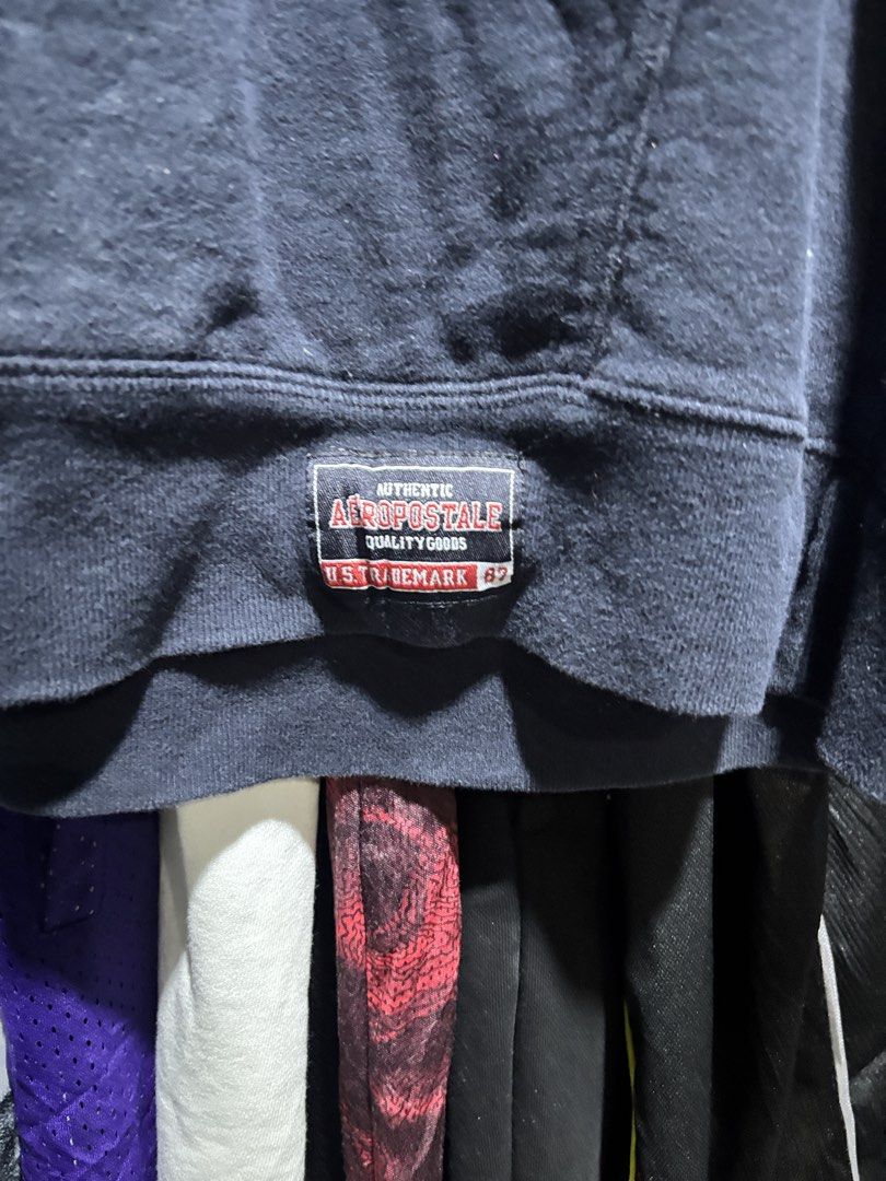 Aero Sleeveless Hoodie (Category: Coats, Jackets and Outerwear) located in Taguig. Submitted by nardselect (Listing ID 1461579100, Image 3). Description: Aero Sleeveless Hoodie Tag Size: Large Width: 25 Length: 31 Condition: Excellent Flaws: None .