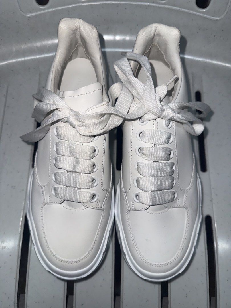Alexander Mcqueen (Category: Sneakers & Footwear) located in Manila. Submitted by jm_jm88 (Listing ID 1461668068, Image 1). Description: .