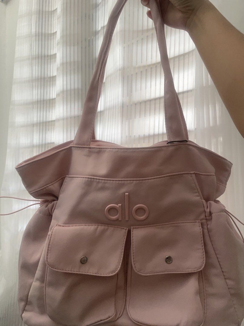 ALO Yoga Pink Tote Bag (Category: Tote Bags) located in Manila. Submitted by liyahnauh (Listing ID 1461615909, Image 1). Description: - Cute pink tote bag from ALO Yoga - Two front pockets with snap closures - Drawstring sides for adjustable width - Spacious interior - Ideal for gym or everyday use.