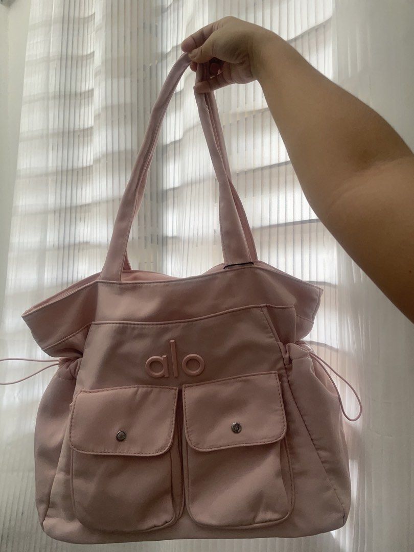 ALO Yoga Pink Tote Bag (Category: Tote Bags) located in Manila. Submitted by liyahnauh (Listing ID 1461615909, Image 3). Description: - Cute pink tote bag from ALO Yoga - Two front pockets with snap closures - Drawstring sides for adjustable width - Spacious interior - Ideal for gym or everyday use.