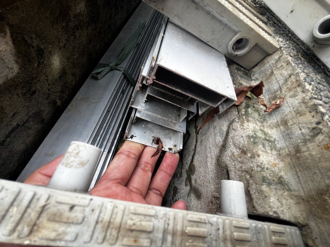 Aluminum Clamping 1/2”x2”x6m (Category: Construction & Building Materials) located in Caloocan City. Submitted by mightyrabbit.33b11c (Listing ID 1461794515, Image 2). Description: - Bundle of sturdy aluminum extrusion profiles. - Ideal for framing, shelving, and various DIY projects. - Hollow, multi-chambered metal bar design. - Some profiles have green ties. - Minor scuffs and marks from storage, please check photos for exact condition and dime