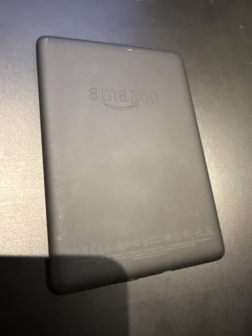 Amazon Kindle E-reader (Category: E-Readers) located in Singapore. Submitted by liyanlin (Listing ID 1461573741, Image 2). Description: - Kindle Paperwhite 10th Gen - Color: Black .
