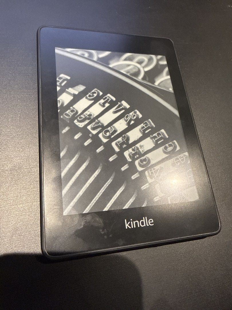 Amazon Kindle E-reader (Category: E-Readers) located in Singapore. Submitted by liyanlin (Listing ID 1461573741, Image 1). Description: - Kindle Paperwhite 10th Gen - Color: Black .