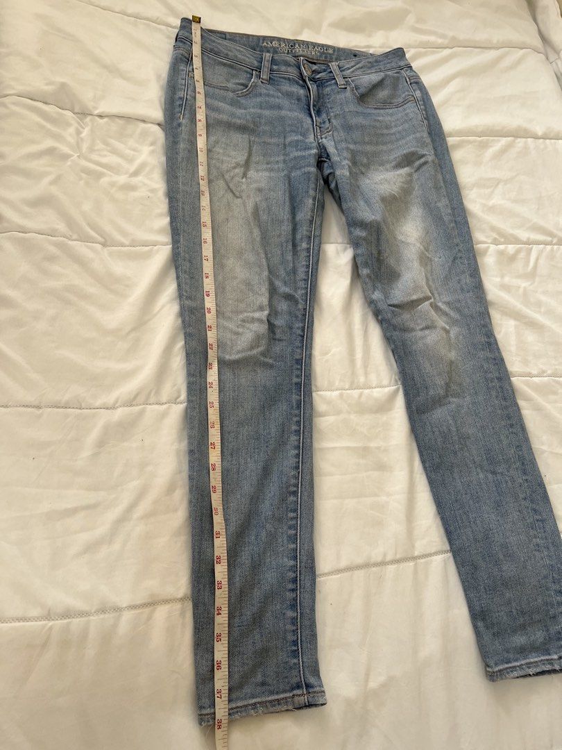 American Eagle Outfitters Super Stretch Jeans (Category: Jeans) located in Makati City. Submitted by esila.essentials (Listing ID 1461791386, Image 2). Description: - Brand: American Eagle Outfitters - Wash: Light Wash - Fit: Slim Fit - Material: Super Stretch for ultimate comfort - Perfect for: Everyday wear.