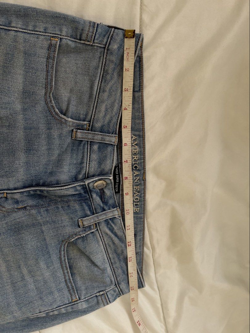 American Eagle Outfitters Super Stretch Jeans (Category: Jeans) located in Makati City. Submitted by esila.essentials (Listing ID 1461791386, Image 1). Description: - Brand: American Eagle Outfitters - Wash: Light Wash - Fit: Slim Fit - Material: Super Stretch for ultimate comfort - Perfect for: Everyday wear.