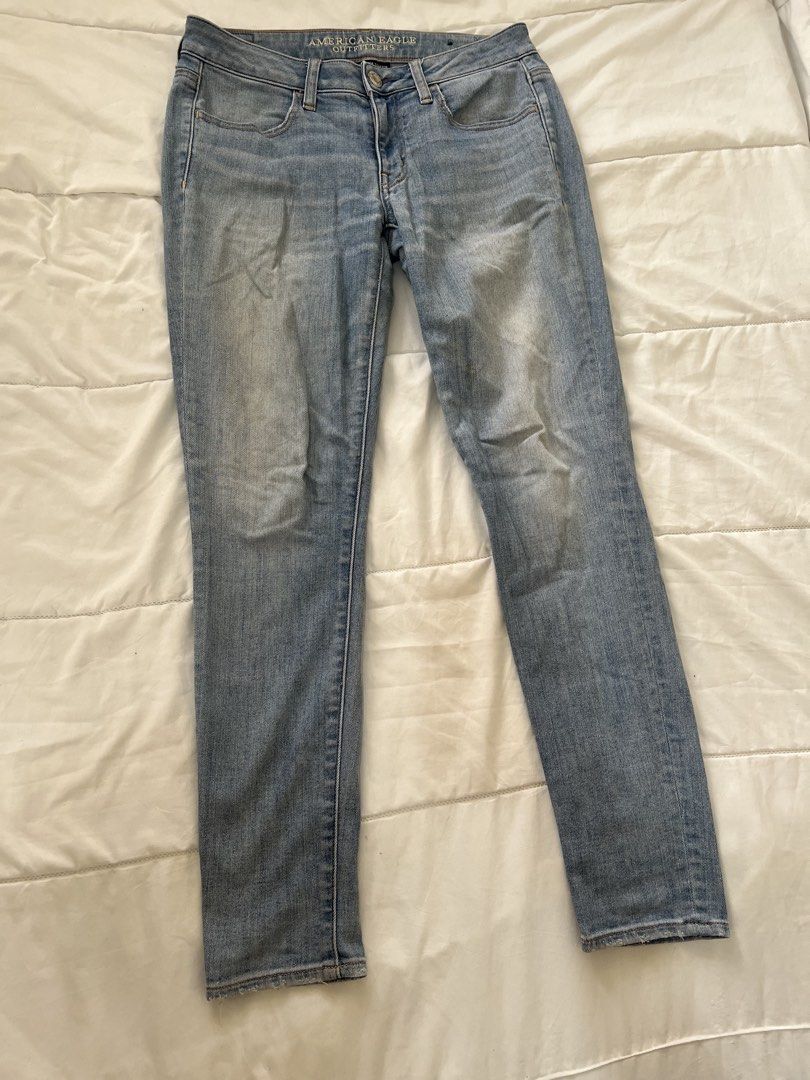 American Eagle Outfitters Super Stretch Jeans (Category: Jeans) located in Makati City. Submitted by esila.essentials (Listing ID 1461791386, Image 3). Description: - Brand: American Eagle Outfitters - Wash: Light Wash - Fit: Slim Fit - Material: Super Stretch for ultimate comfort - Perfect for: Everyday wear.