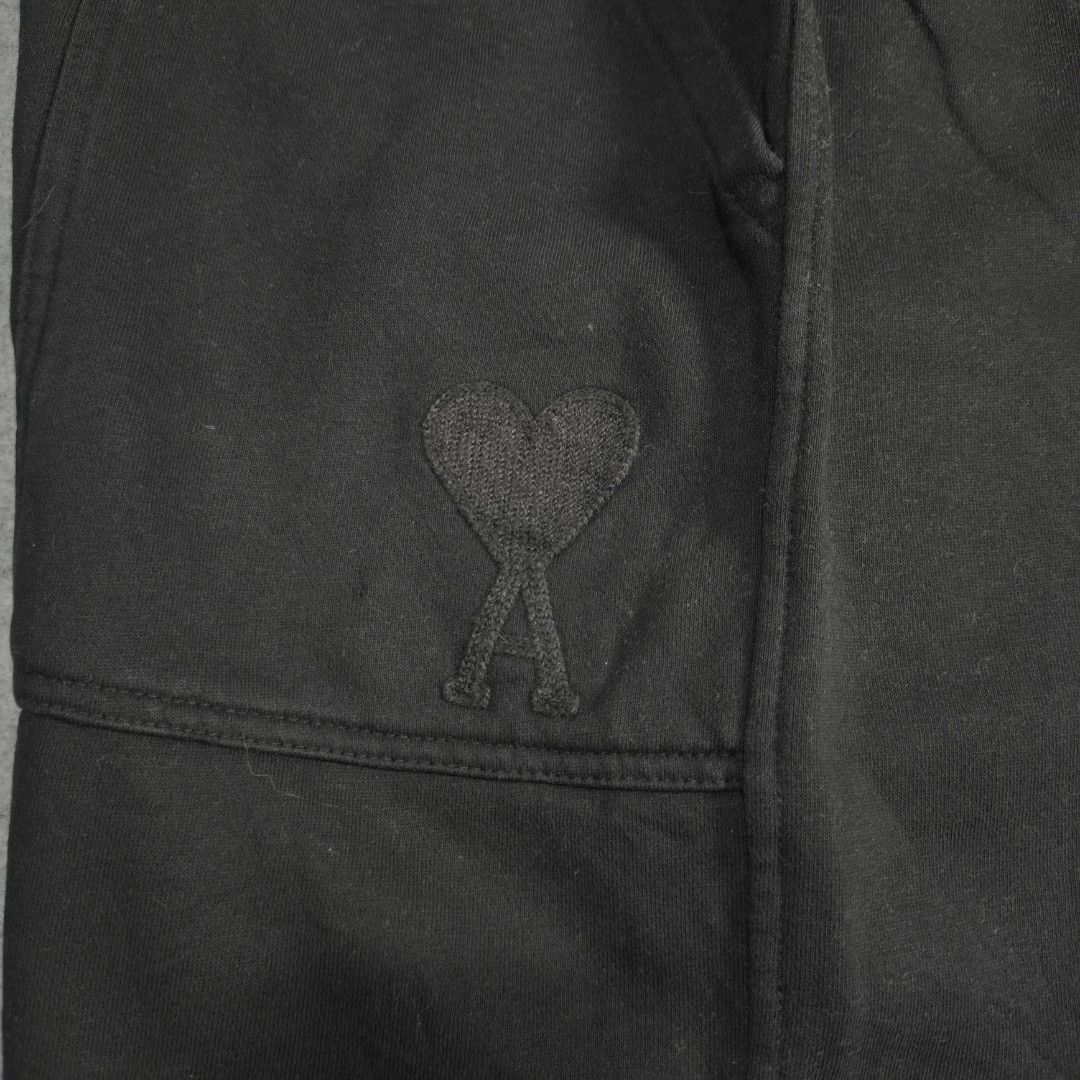 Ami Triple Black Sweat Short (Category: Shorts) located in Manila. Submitted by shykes_26 (Listing ID 1461565598, Image 3). Description: Dimensions: Waist - 26-40 Length - 18.5 Leg open - 12 Issues: Missing lace.