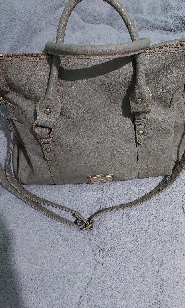 Anne Klein 2-way (leather) (Category: Tote Bags) located in Quezon City. Submitted by mitchykhie (Listing ID 1461733925, Image 2). Description: lightly used.. rfs: decluttering for faster trans: v.ber me @ 09459924855.