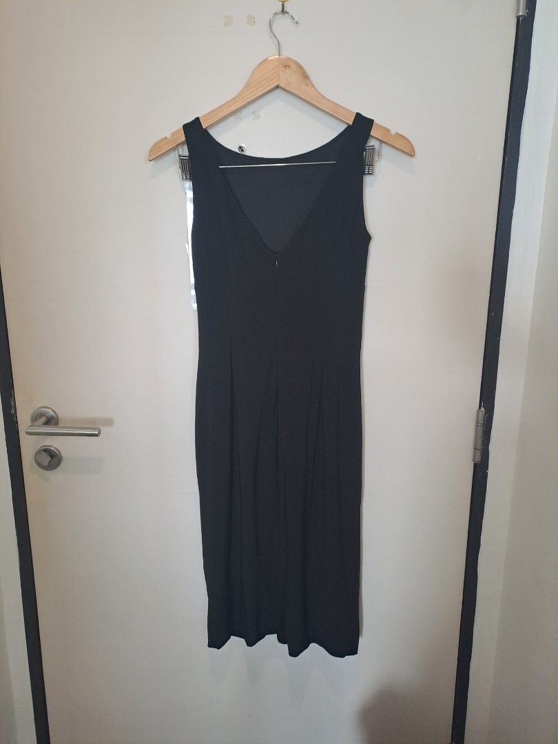 Anne Klein black dress (Category: Dresses) located in Manila. Submitted by joanbalde39643 (Listing ID 1461585239, Image 2). Description: This chic black sleeveless sheath dress features an elegant, classic silhouette with center ruching that gathers gracefully into a gold-tone rectangular buckle at the waist. The image shows the inner lining, tags, and neckline area of a black Anne Klein dress..