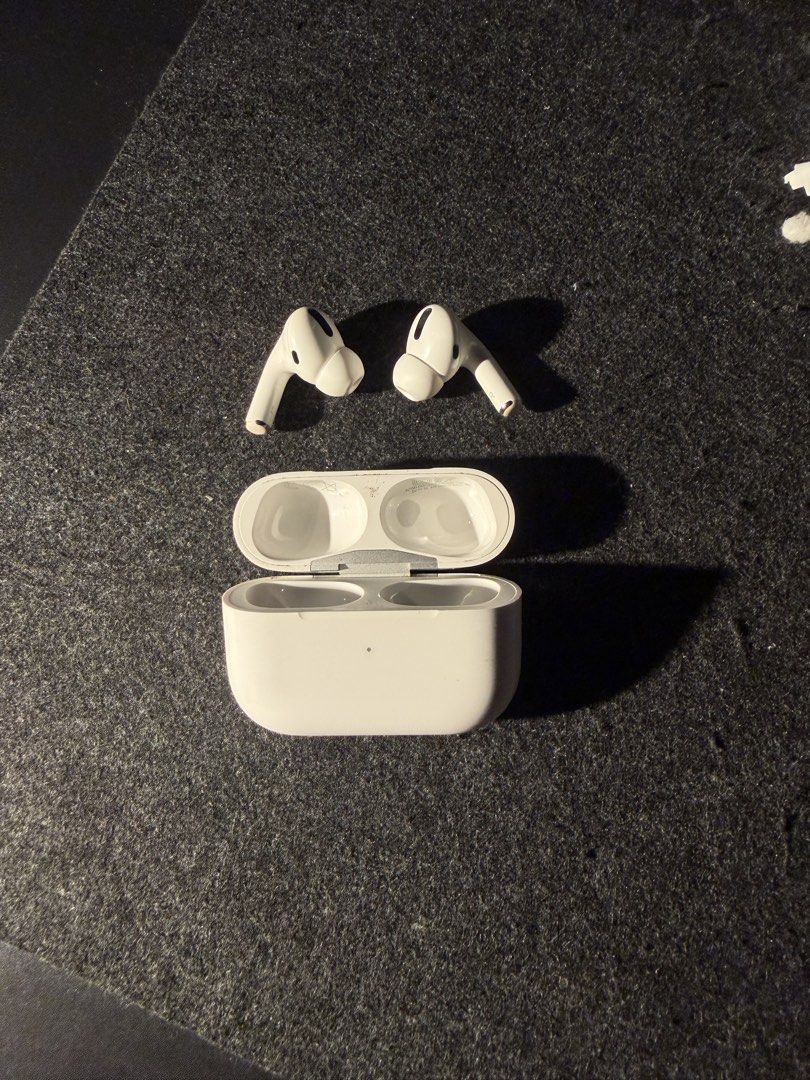 Apple Airpods Pro 1st Generation (Category: Other Gadgets) located in Makati City. Submitted by jumbo_rat (Listing ID 1461665740, Image 3). Description: Apple Airpods Pro 1st Generation No box. No charger Used. See pictures for reference..