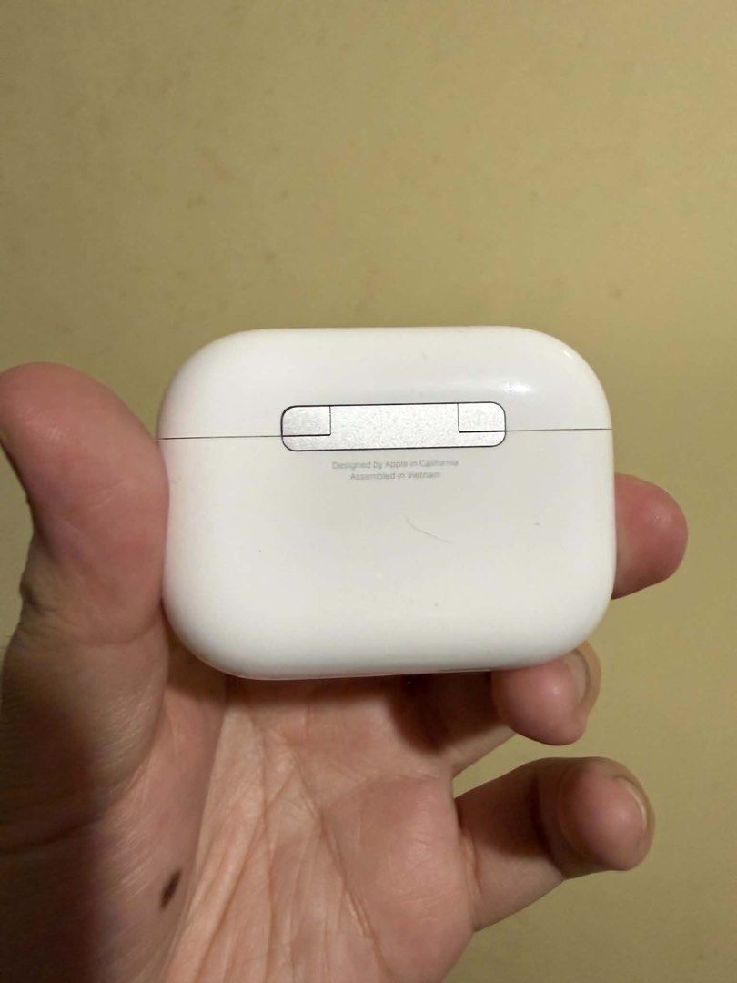 Apple AirPods Pro (3rd Generation) (Category: Earphones) located in Pasig City. Submitted by chris52 (Listing ID 1461698616, Image 1). Description: APPLE AIRPODS PRO 3 💯 Authentic Apple AirPods Pro 3 🏪 Originally bought from Abenson 🧾 Complete with original receipt 📦 Complete 🎧 Good working condition ⚠️ Has some scratches/signs of use — please see photos for actual condition ✅ ANC / Noise Cancellation working ✅ Good sound quality ✅ All funct
