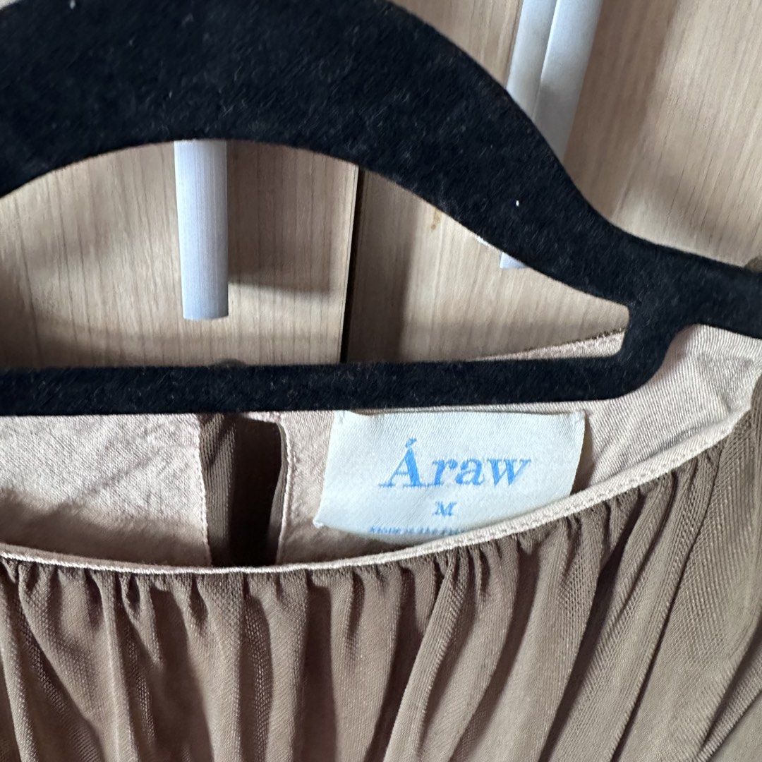 Araw the Line Cyanea Halter Top (Category: Sleeveless) located in Quezon City. Submitted by snsn00 (Listing ID 1461645934, Image 2). Description: used twice. in excellent condition. bought for 4.8k. size M! pls see last two photos for size guide and when worn (but in diff color; photo from araw’s site).