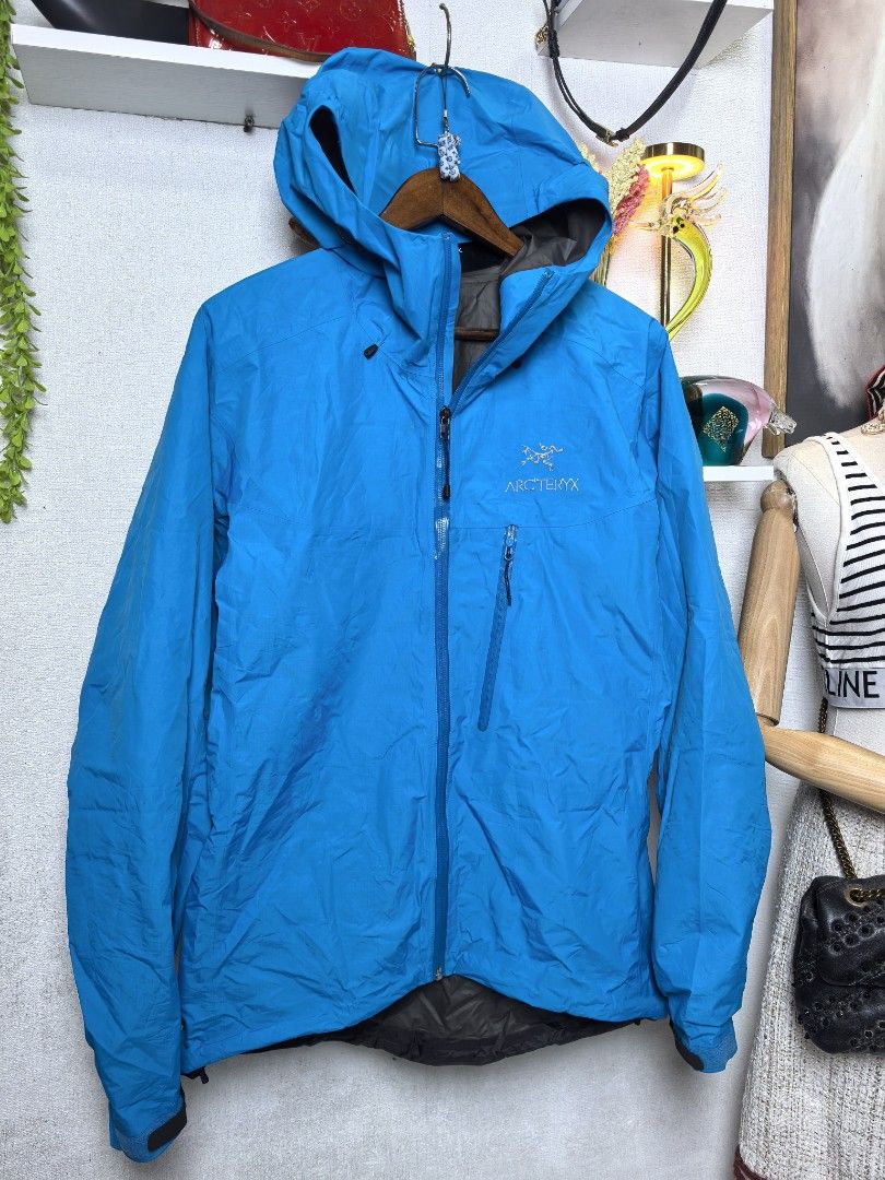 Arcteryx x gore-tex jacket (Category: Luxury Apparel) located in Baguio. Submitted by ashzachary (Listing ID 1461734258, Image 3). Description: Arcteryx x gore-tex jacket Condition :Excellent condition Color rate 10/10 Size : large Inches:W24/L 29 to 30 No issues No flaws Super ganda sa personal Pm. More details Good quality Plsss 📌No Bogus 📌No return MOP What you see is what you get PALAWAN, CEBUNA GCASH AND BDO Reminder😊 We're selling thrift