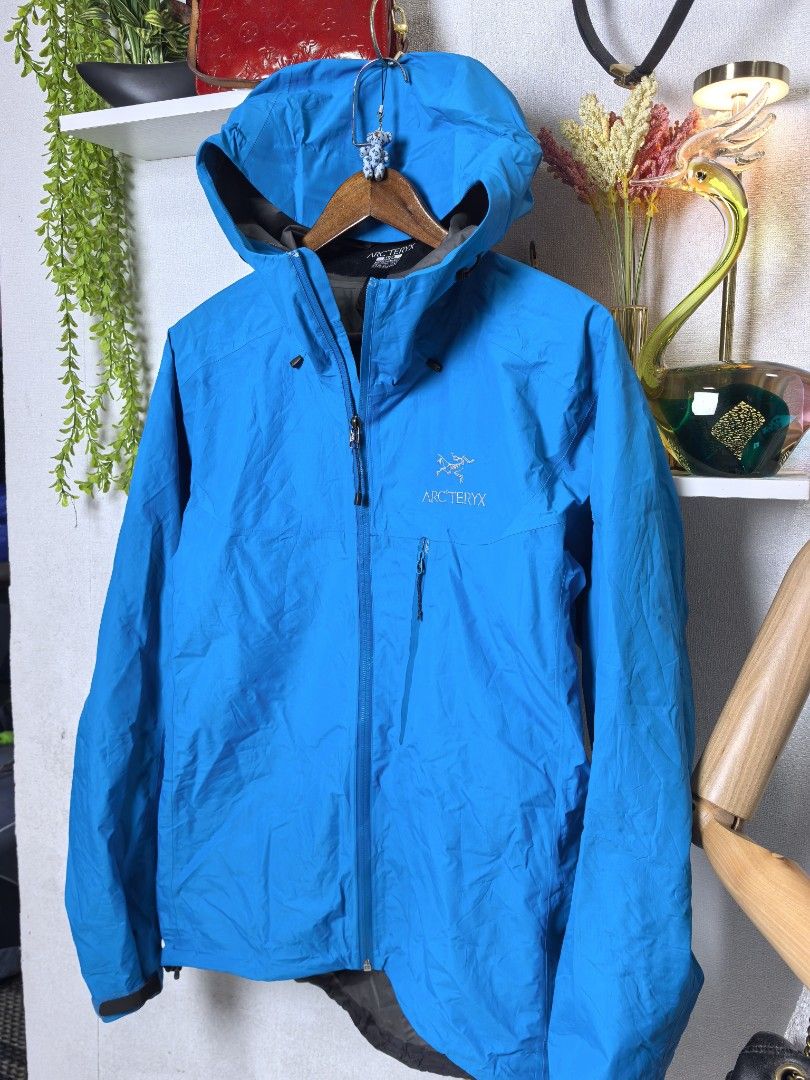 Arcteryx x gore-tex jacket (Category: Luxury Apparel) located in Baguio. Submitted by ashzachary (Listing ID 1461734258, Image 2). Description: Arcteryx x gore-tex jacket Condition :Excellent condition Color rate 10/10 Size : large Inches:W24/L 29 to 30 No issues No flaws Super ganda sa personal Pm. More details Good quality Plsss 📌No Bogus 📌No return MOP What you see is what you get PALAWAN, CEBUNA GCASH AND BDO Reminder😊 We're selling thrift