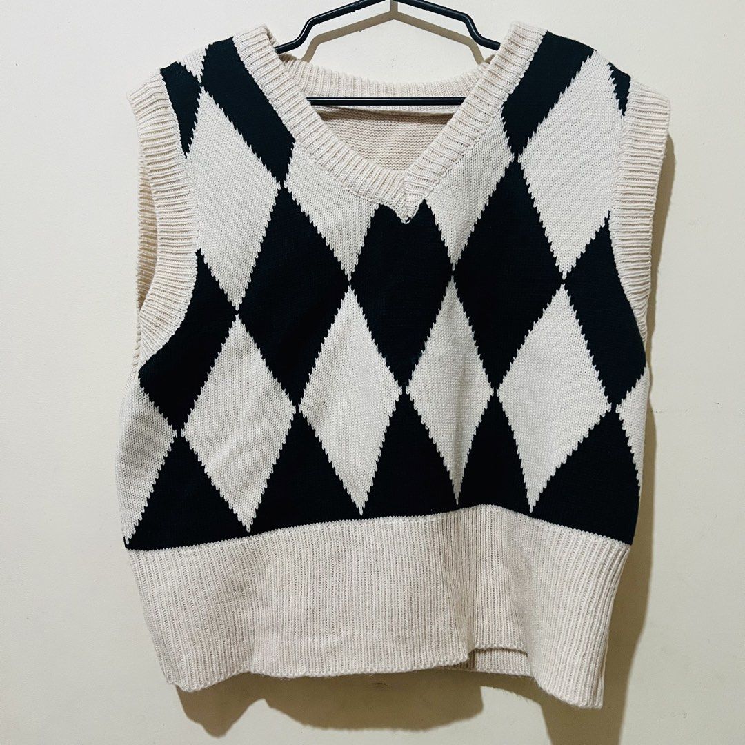Argyle Knit Vest - Black and White (Category: Sleeveless) located in Marikina City. Submitted by kzells13 (Listing ID 1461579079, Image 1). Description: - Sleeveless knit vest - Classic argyle pattern - V-neck design - Ribbed trim for a snug fit - Cream base with black diamond details - Versatile for layering or wearing solo - Ideal for preppy or casual outfits.